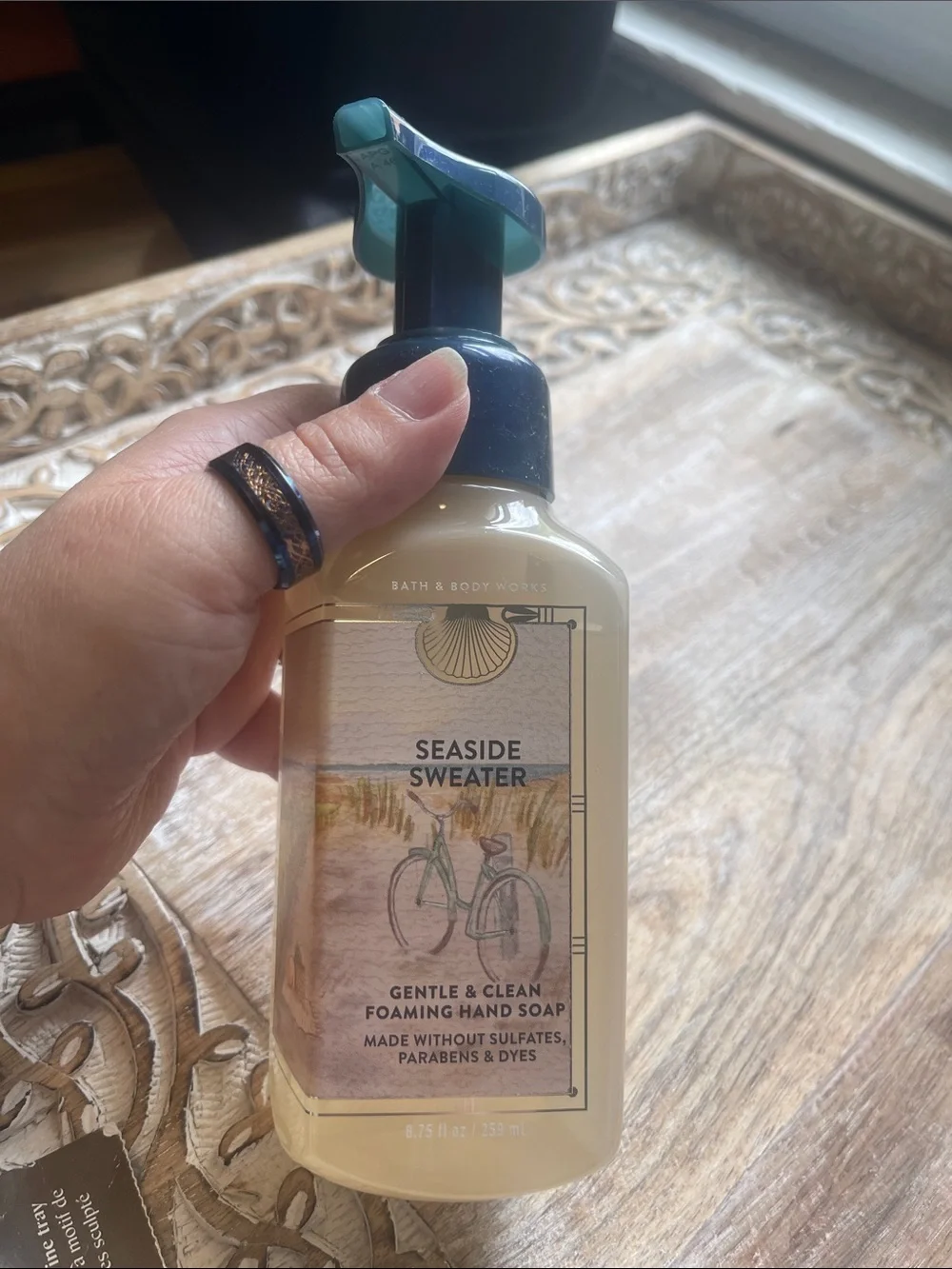 Bath & Body Works Seaside Sweater Foaming Hand Soap - Cream & Navy
